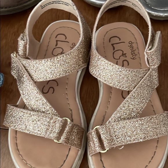 Gold sequin toddler sandals - size 8 - Picture 1 of 2
